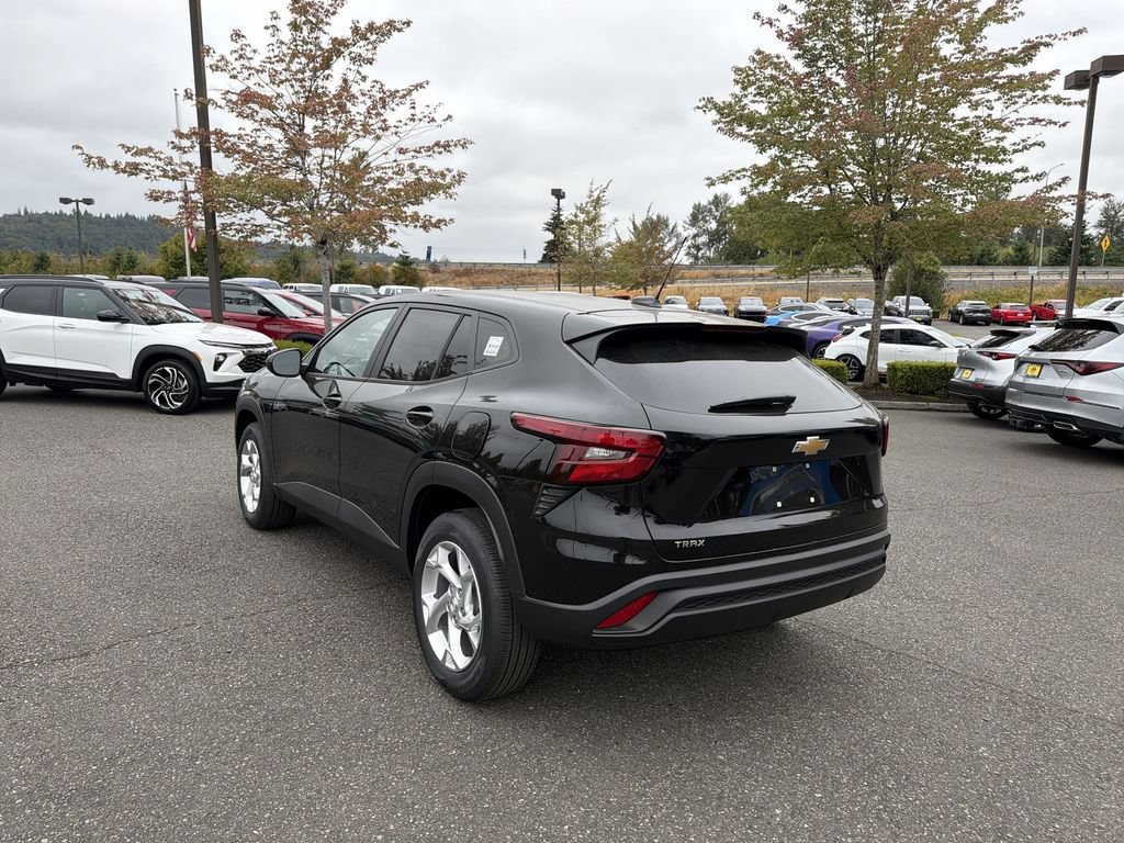 New 2026 Chevrolet Trax LS w/ LS Convenience Package FWD image 7