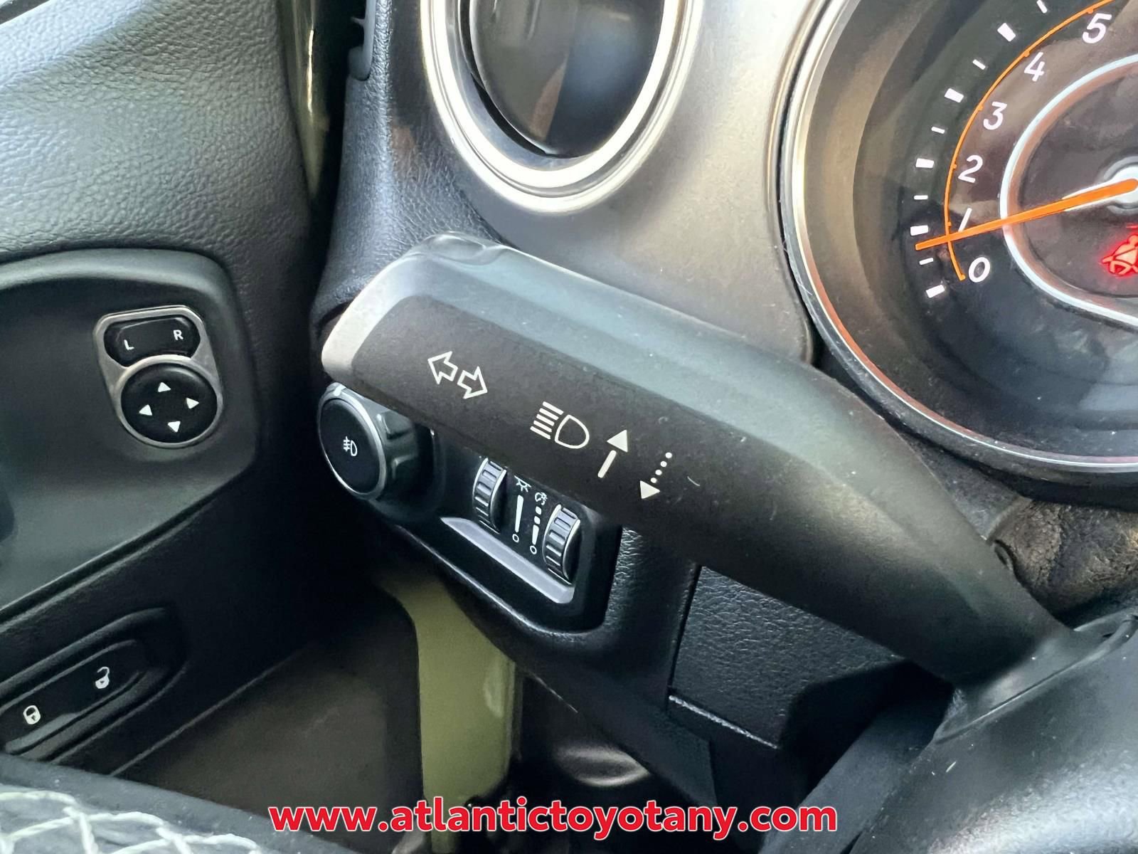 Used 2021 Jeep Wrangler Unlimited Sahara w/ Safety Group image 27