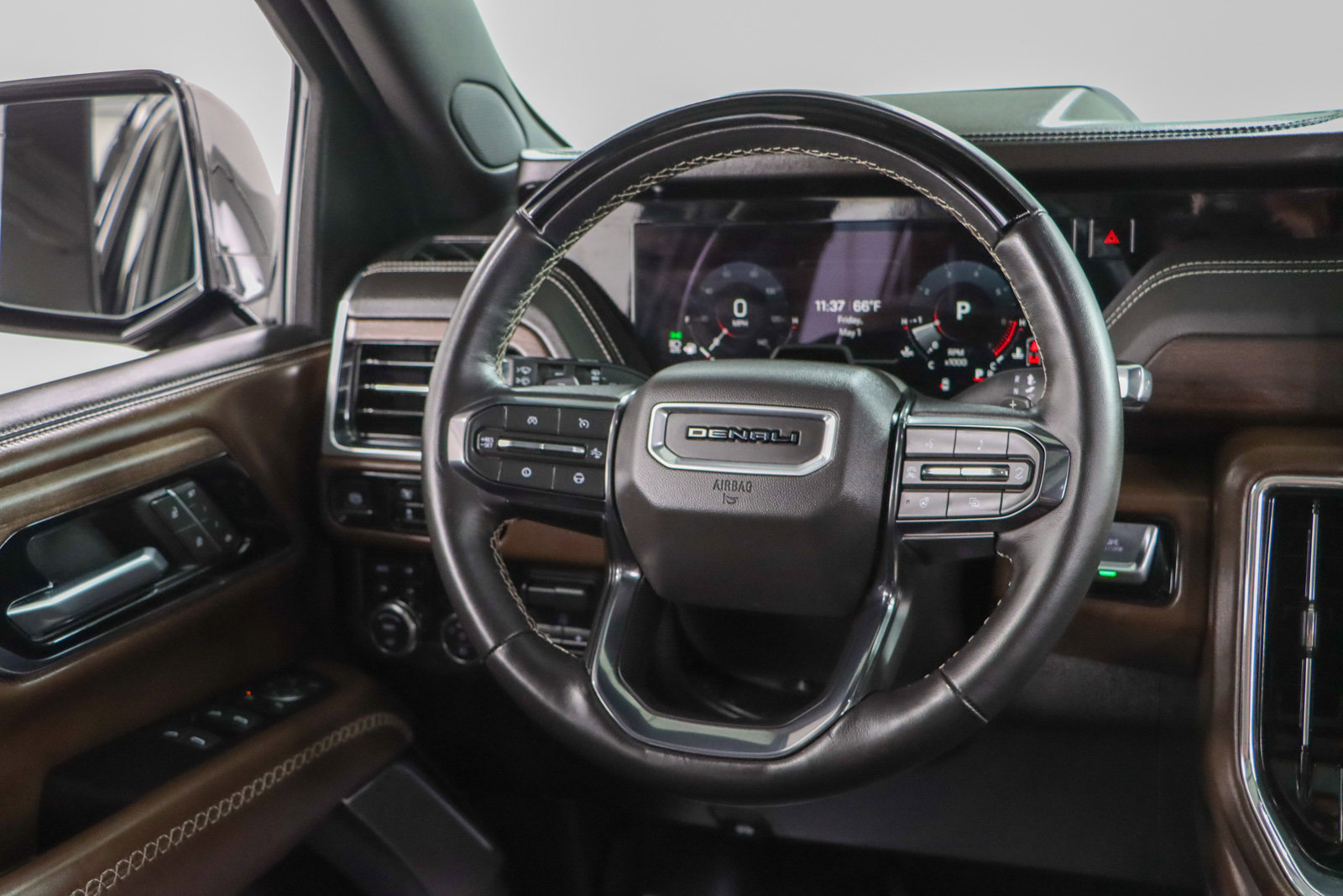 Used 2025 GMC Yukon Denali Ultimate AWD/4WD image 14