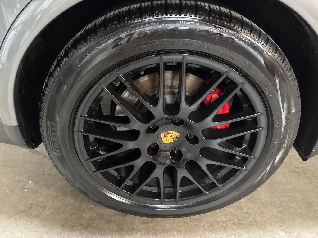 Used 2016 Porsche Cayenne Turbo image 5