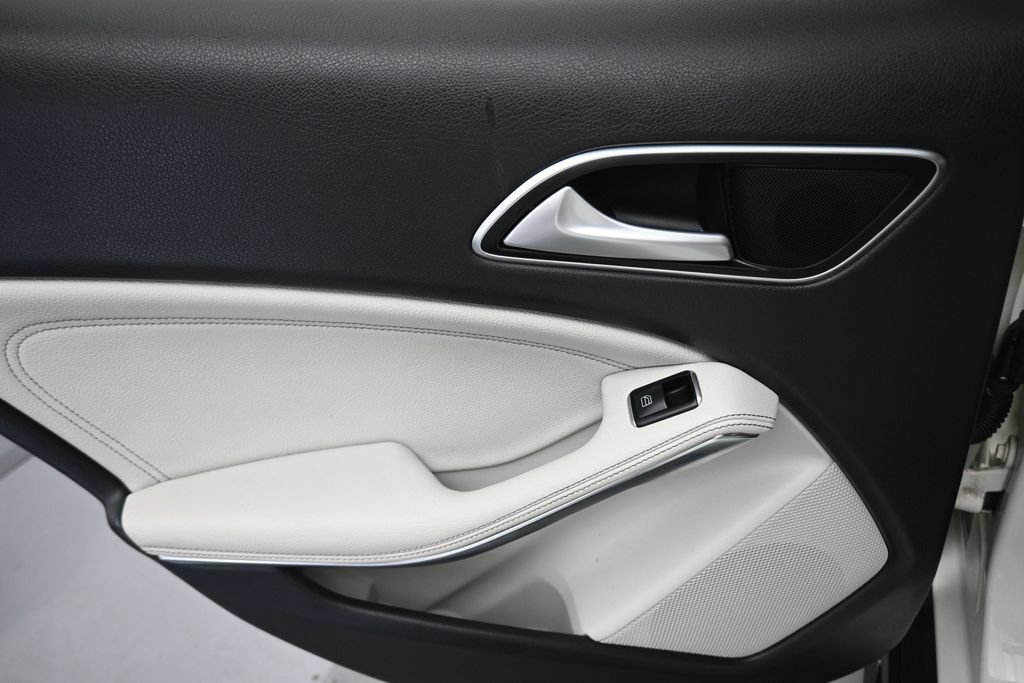 Used 2016 Mercedes-Benz GLA 250 image 30