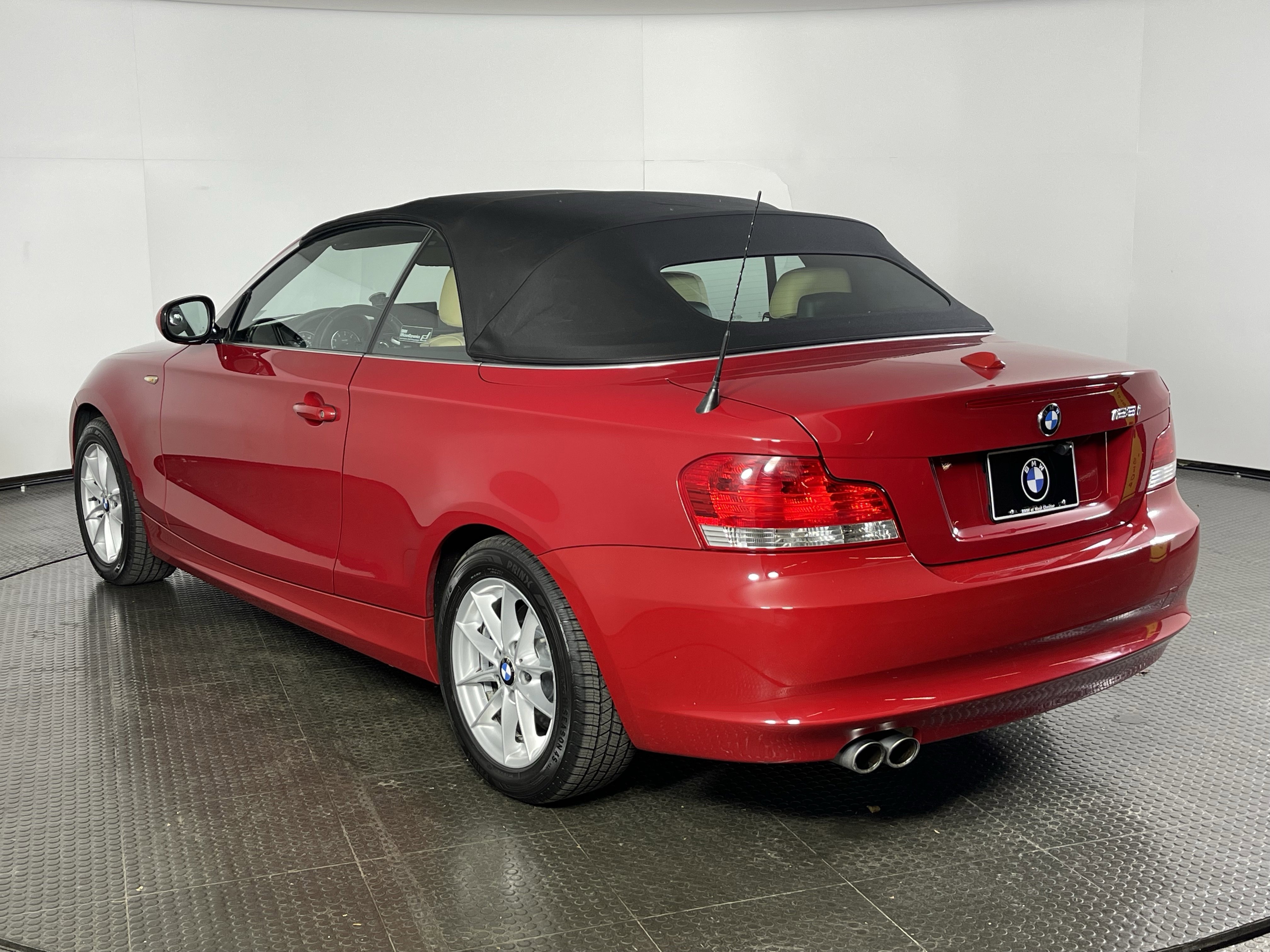 Used 2011 BMW 128i Convertible image 7