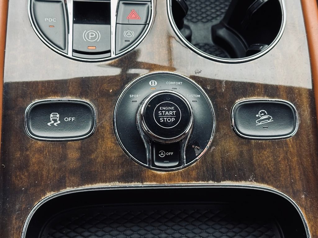 Used 2019 Bentley Bentayga AWD/4WD image 36