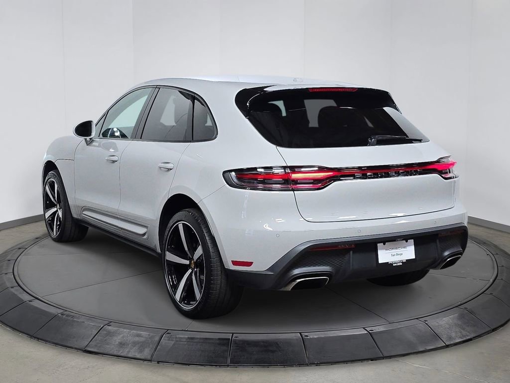 Certified 2026 Porsche Macan AWD/4WD image 3
