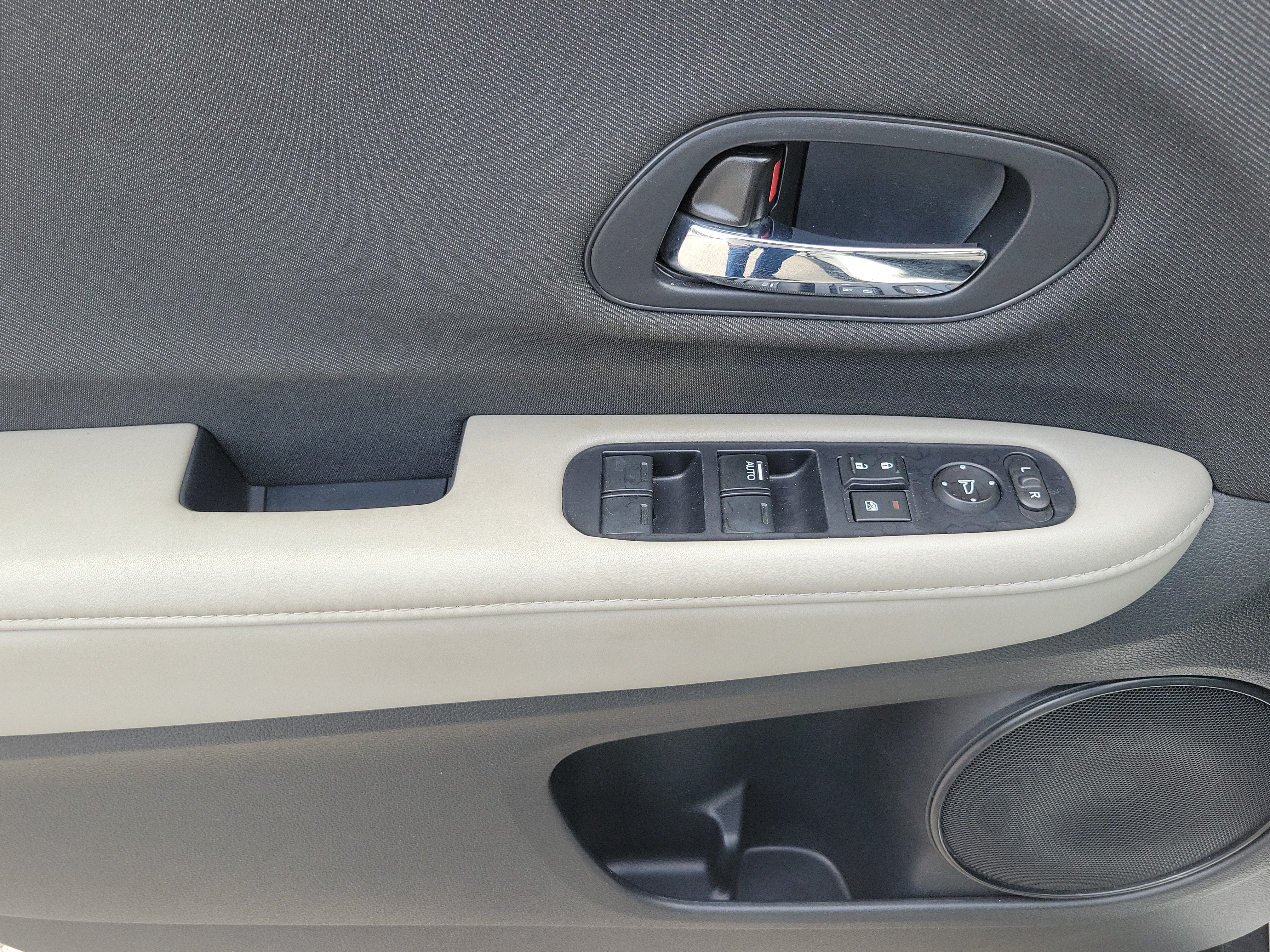 Certified 2022 Honda HR-V LX image 17
