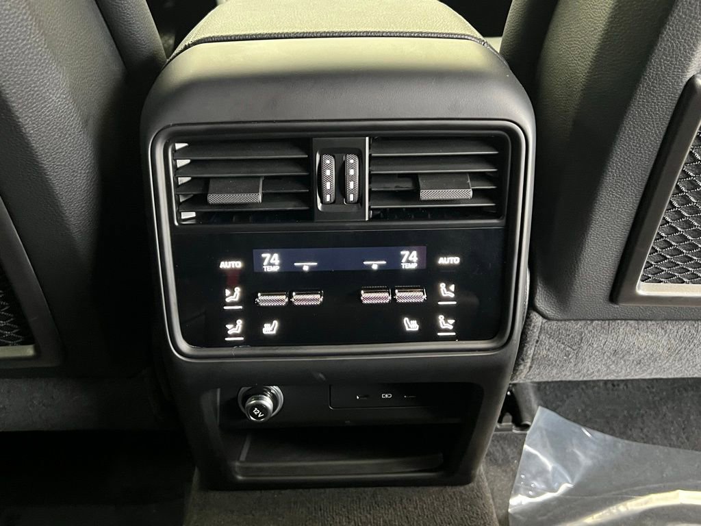 Used 2025 Porsche Cayenne image 17