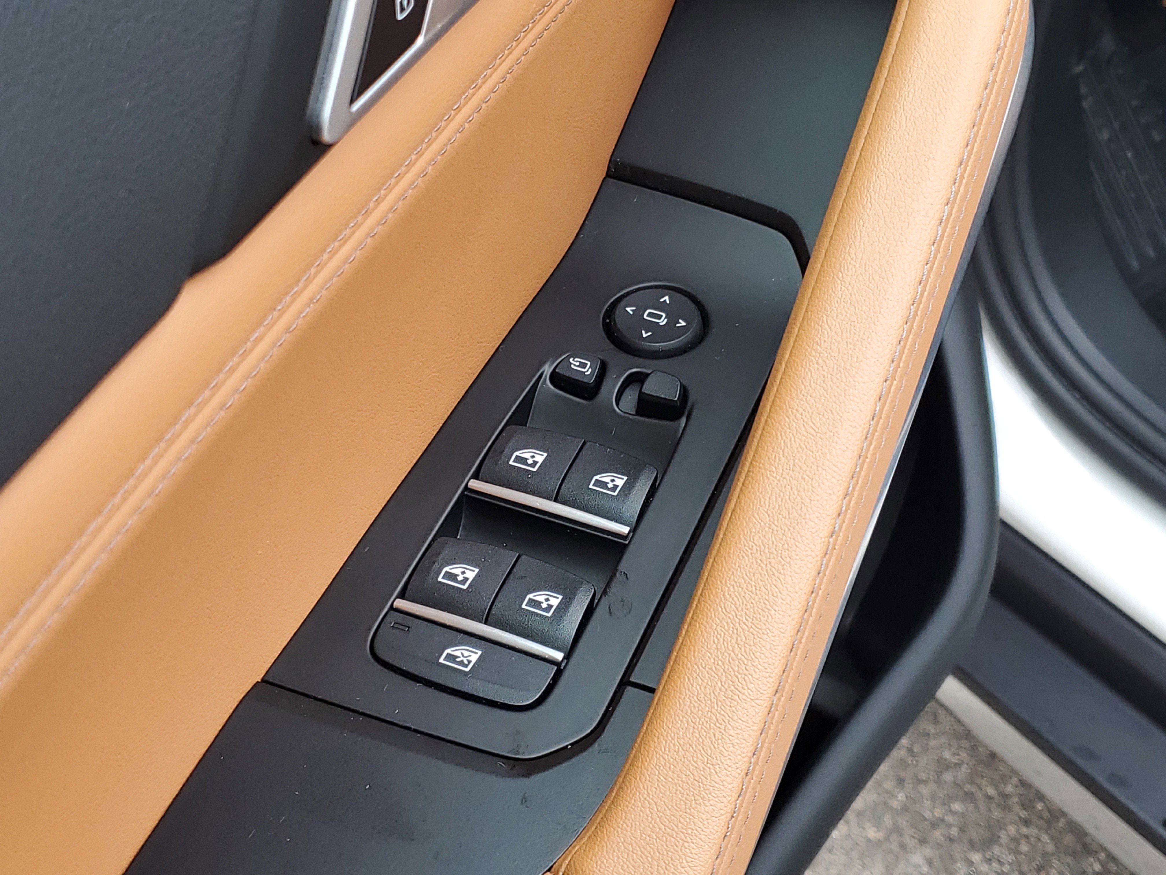 Used 2023 BMW X6 xDrive40i w/ Climate Comfort Package image 6