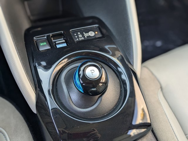 Used 2018 Nissan Leaf SL w/ SL Technology Package image 12