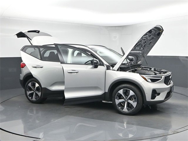 Used 2024 Volvo XC40 B5 Plus w/ Protection Package Premier image 51