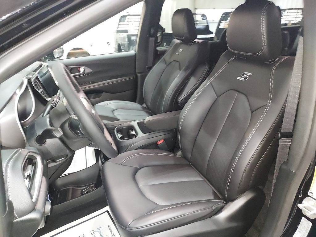 New 2026 Chrysler Pacifica Select w/ S Appearance Package image 17