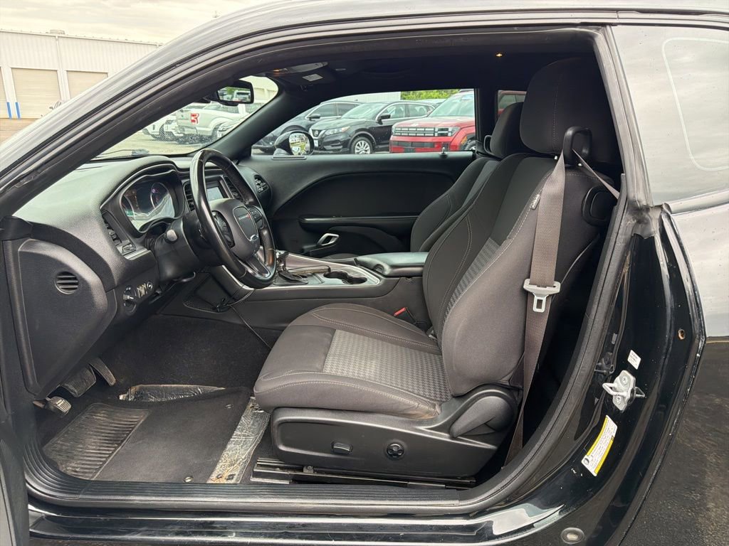 Used 2019 Dodge Challenger SXT image 10