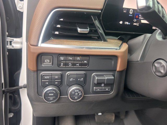 Certified 2025 Chevrolet Suburban High Country image 18