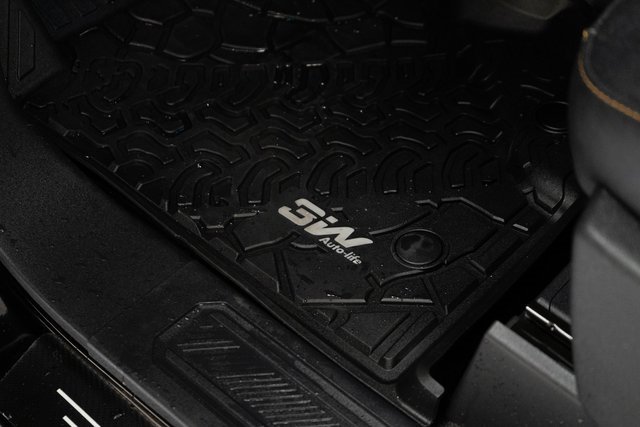 Used 2023 Ford Bronco Badlands image 17