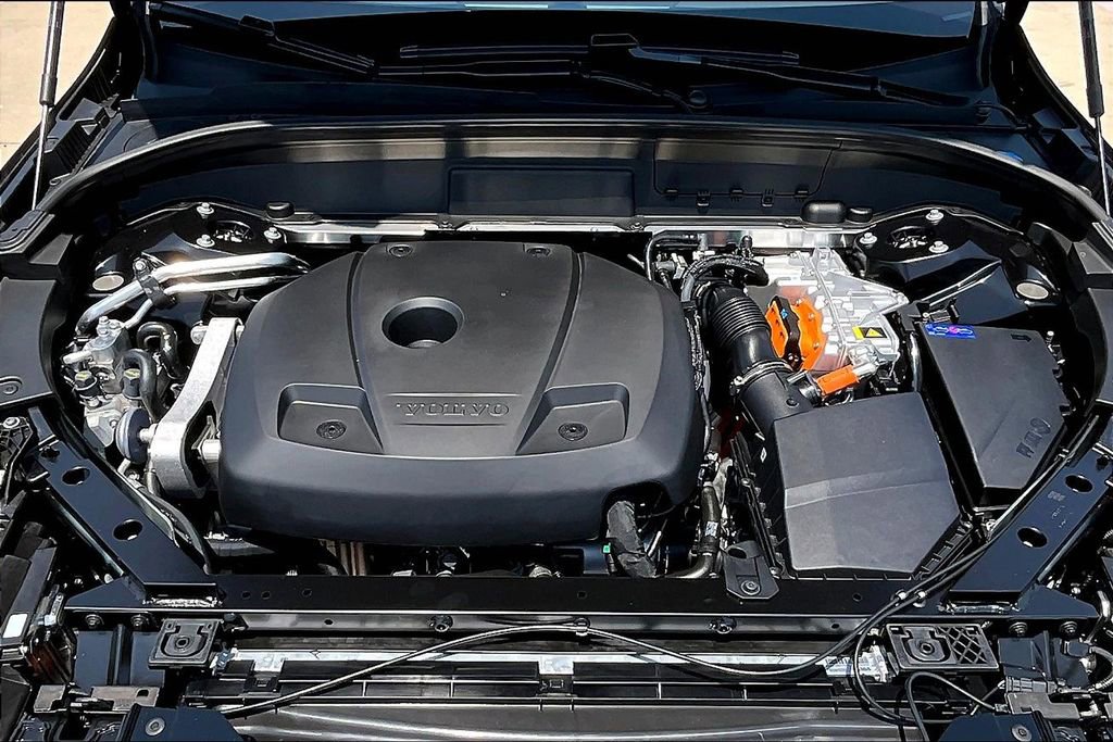 New 2026 Volvo XC60 T8 Plus w/ Protection Package Premier image 24