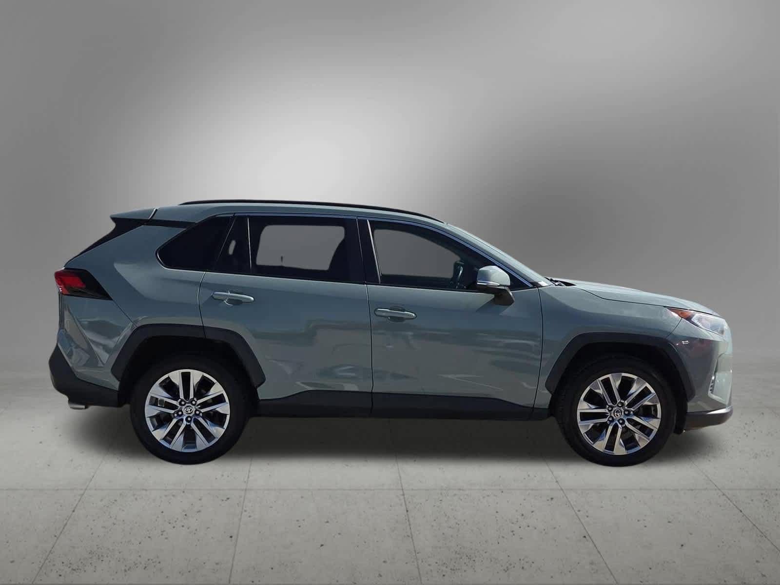 Used 2020 Toyota RAV4 XLE Premium FWD image 7