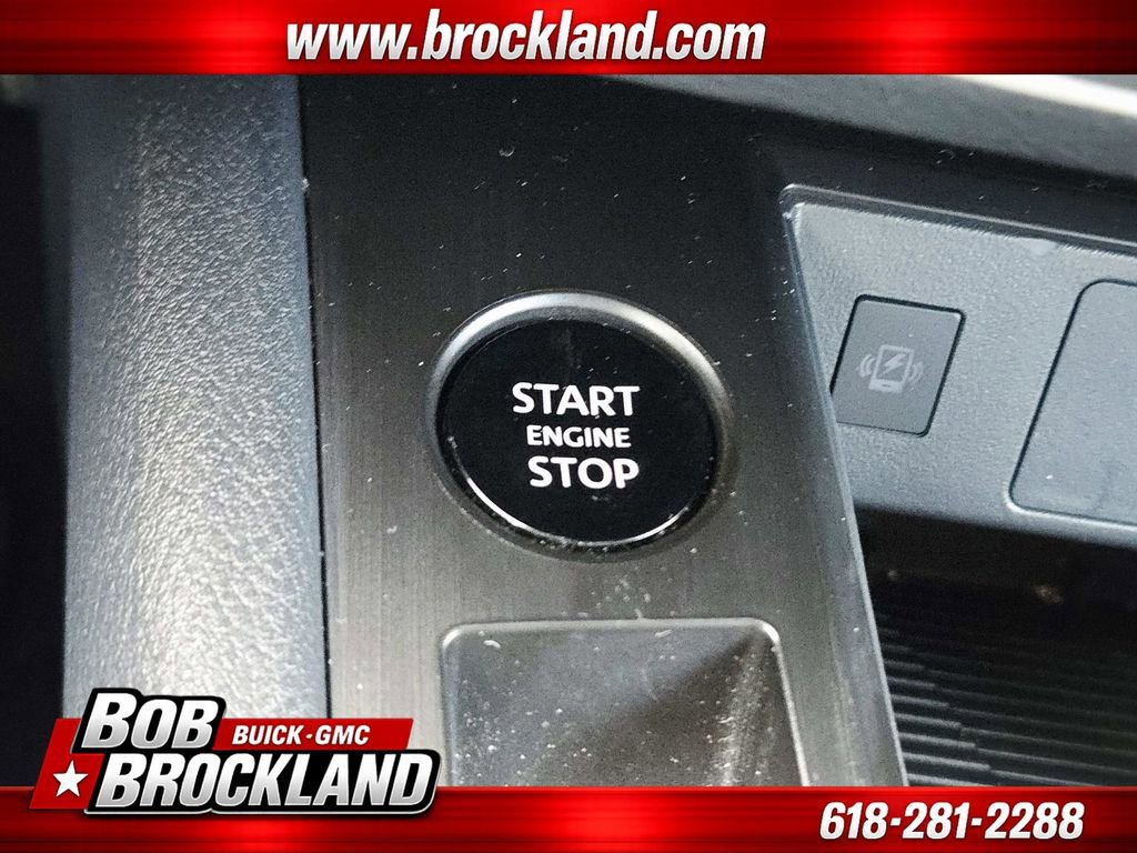 Used 2025 Nissan Kicks SV w/ Charging Package image 29