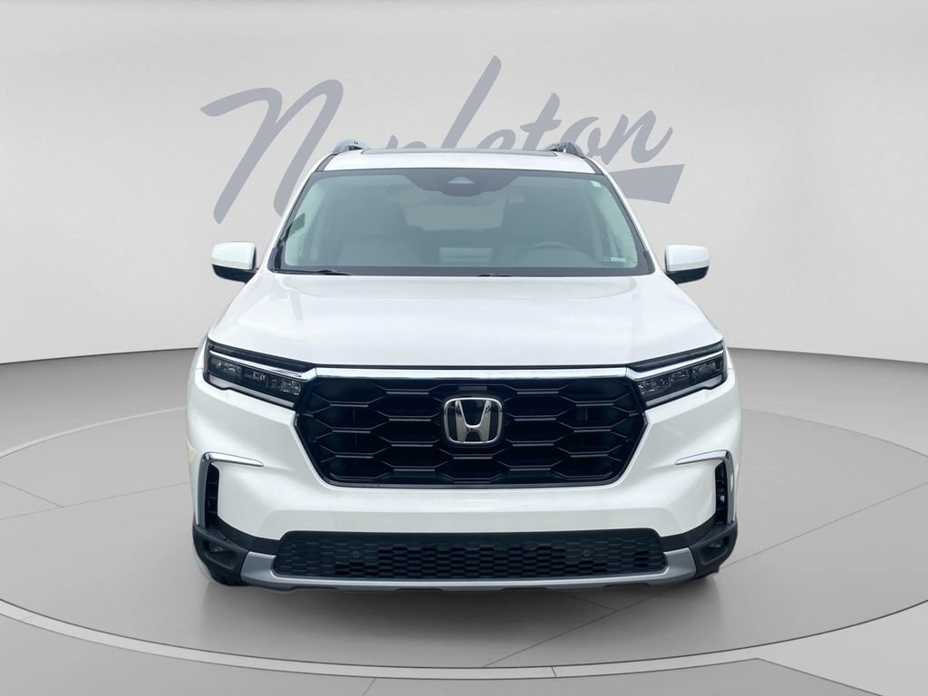 Used 2025 Honda Pilot Touring image 2