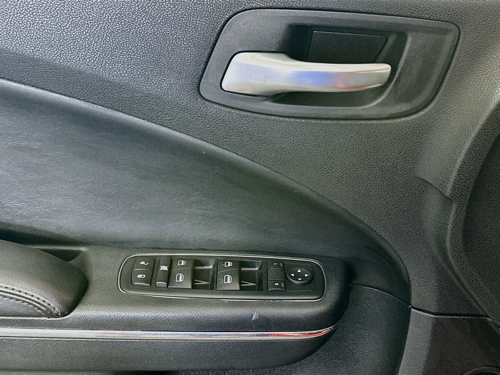 Used 2015 Dodge Charger SE w/ Power Sunroof Group RWD image 16