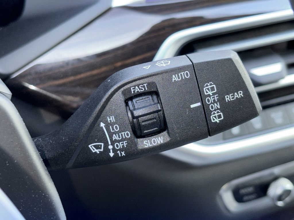 Used 2021 BMW X5 M50i w/ Executive Package image 11