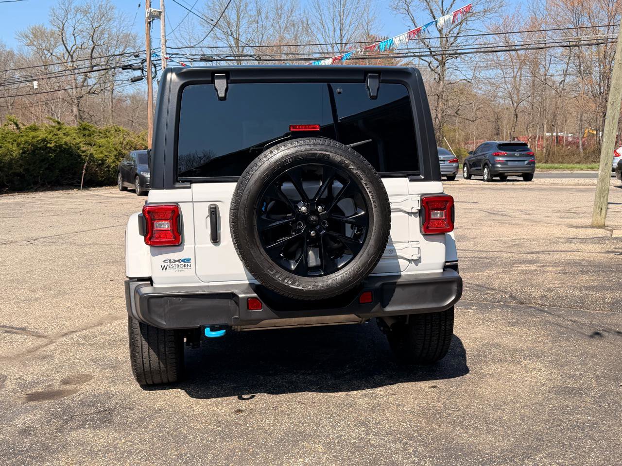 Used 2023 Jeep Wrangler Sahara w/ Cold Weather Group AWD/4WD image 6