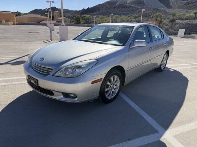 Used 2002 Lexus ES 330 w/ Premium Pkg FWD image 2
