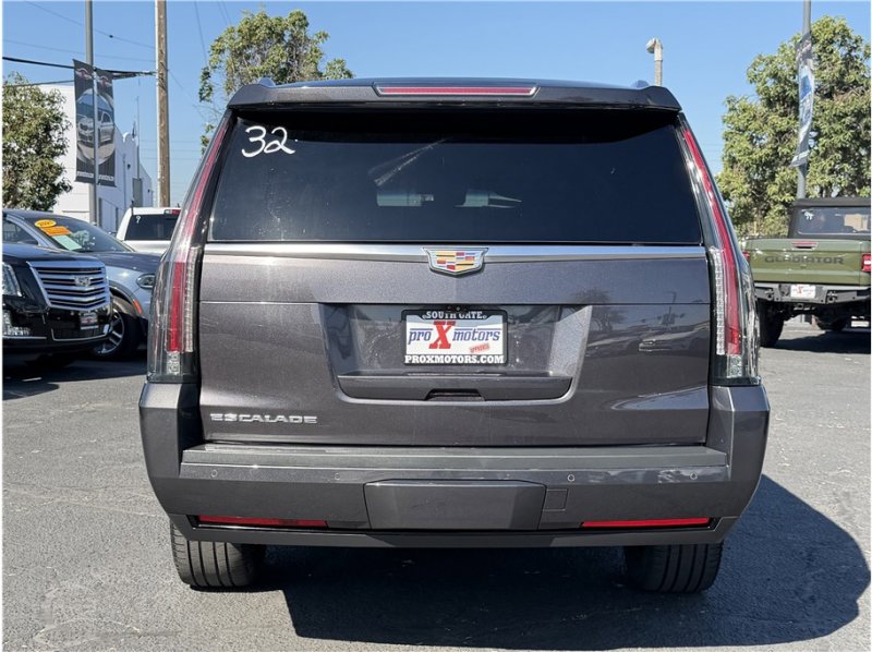 Used 2017 Cadillac Escalade ESV Luxury AWD/4WD image 5