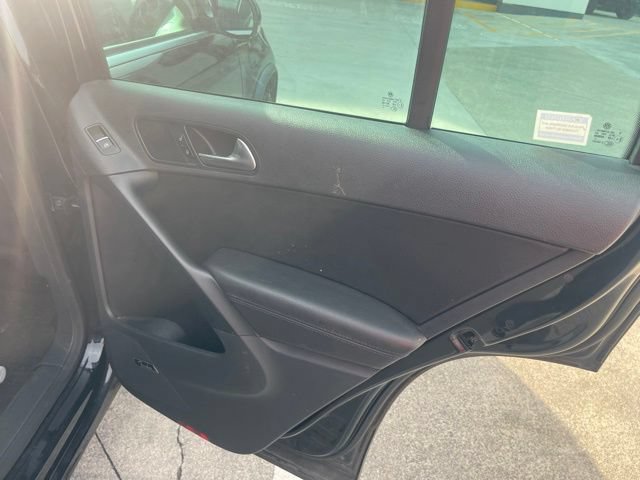 Used 2017 Volkswagen Tiguan SEL FWD image 28
