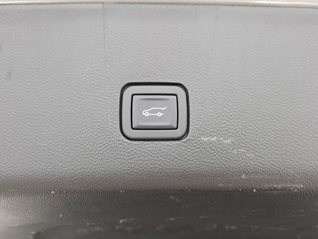 Used 2023 Chevrolet Traverse RS AWD/4WD image 34