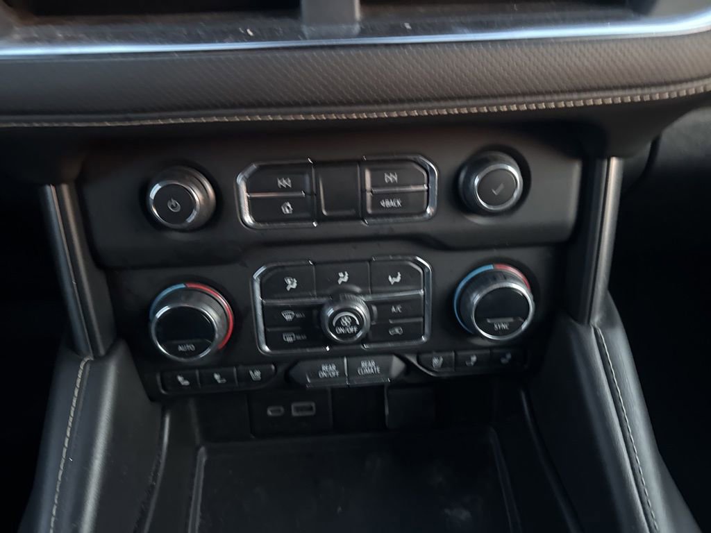 Used 2023 Chevrolet Suburban Premier image 7