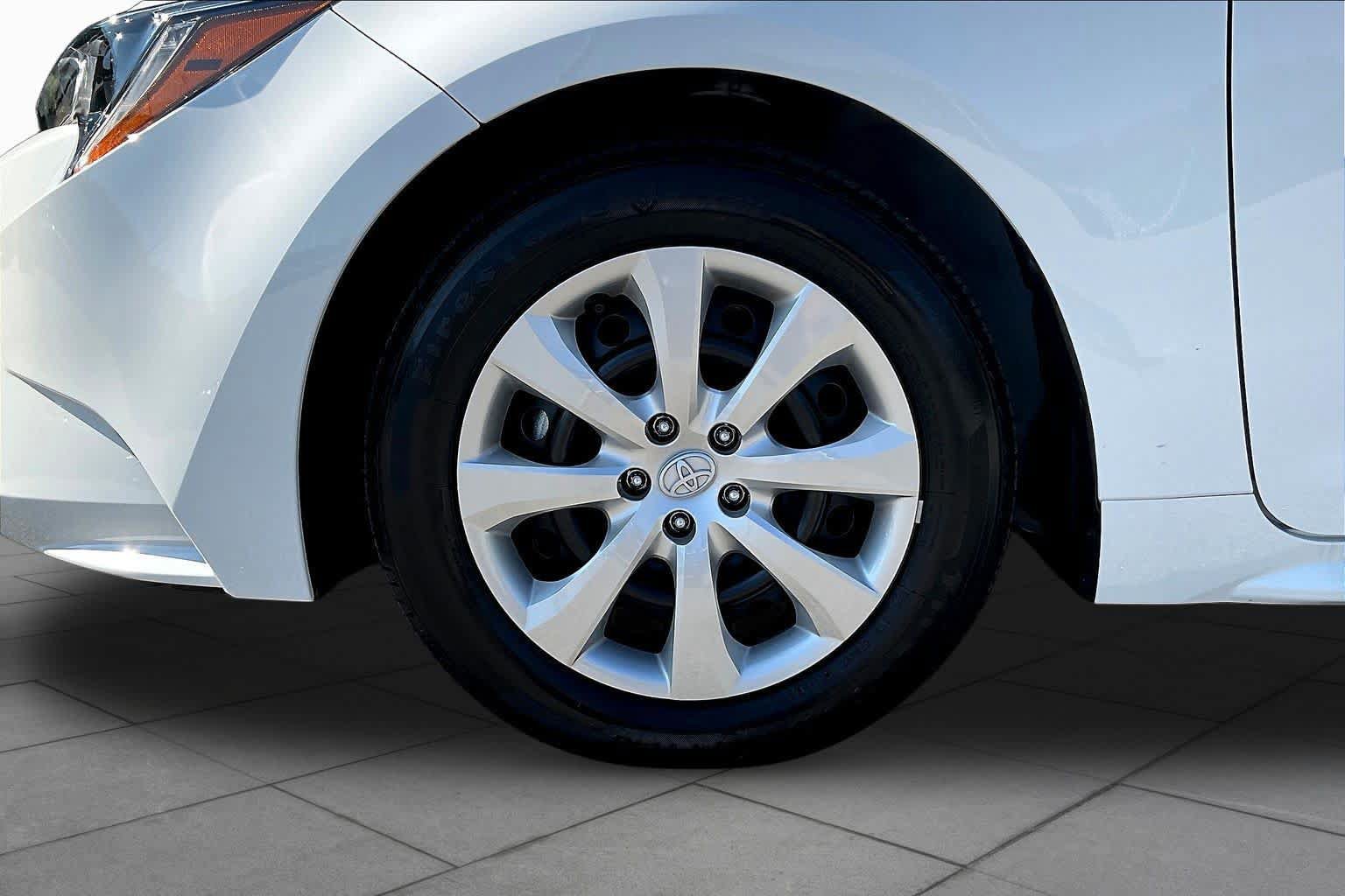 Used 2026 Toyota Corolla LE FWD image 11