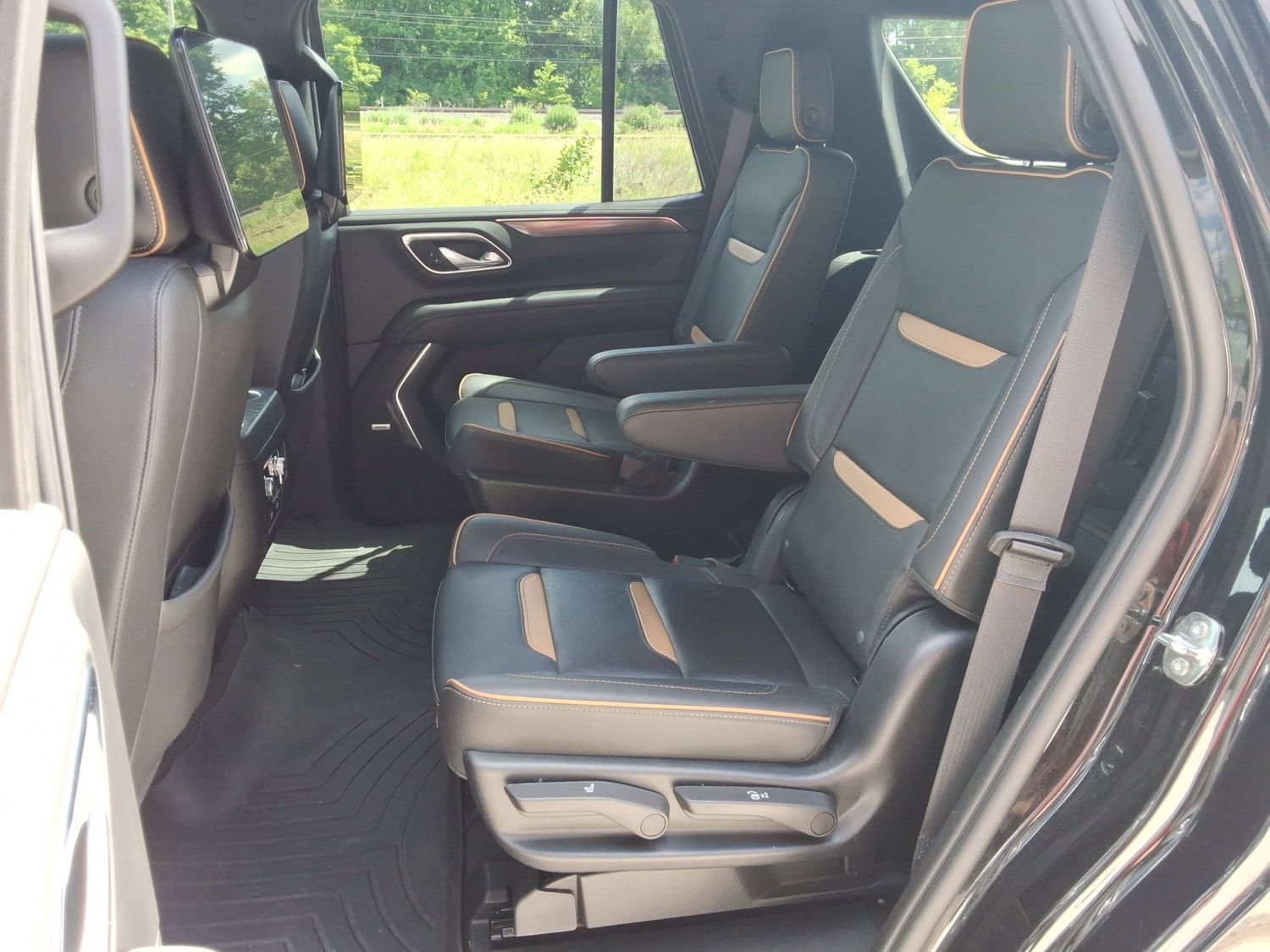 Used 2023 GMC Yukon AT4 w/ AT4 Premium Package AWD/4WD image 32