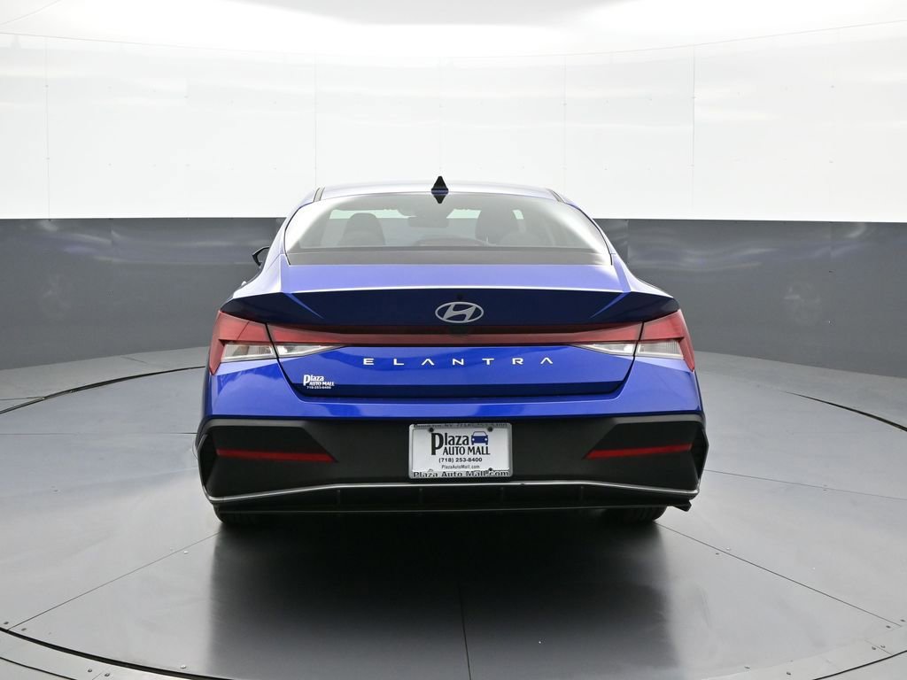 Used 2025 Hyundai Elantra SE FWD image 7