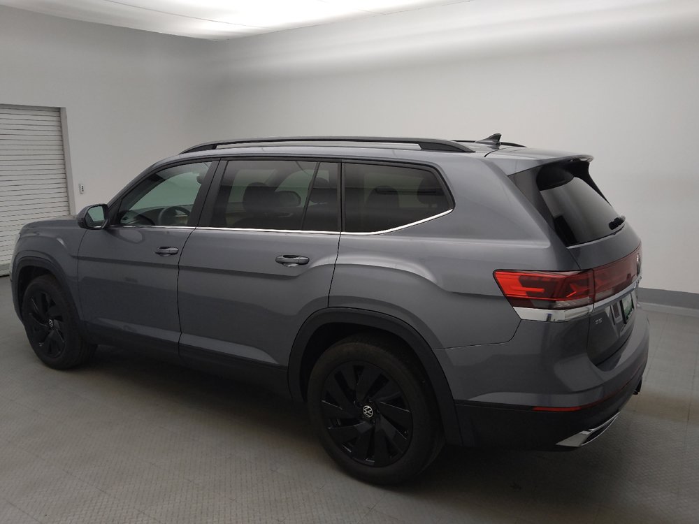 Used 2024 Volkswagen Atlas SE w/ Panoramic Sunroof Package FWD image 3