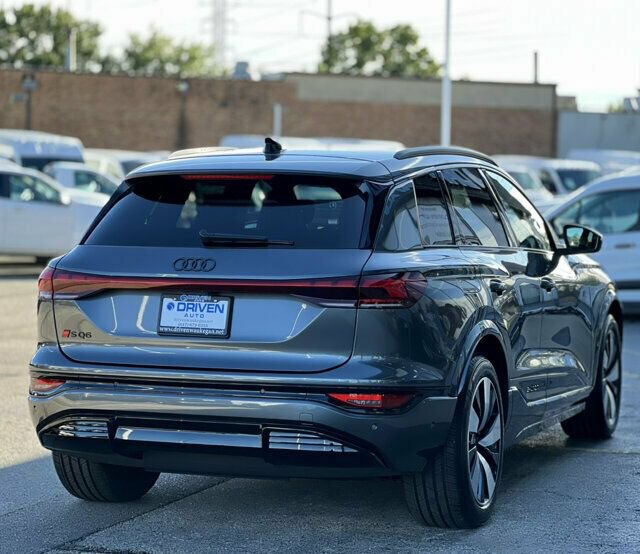 Used 2025 Audi SQ6 e-tron Premium Plus w/ Premium Plus AWD/4WD image 5