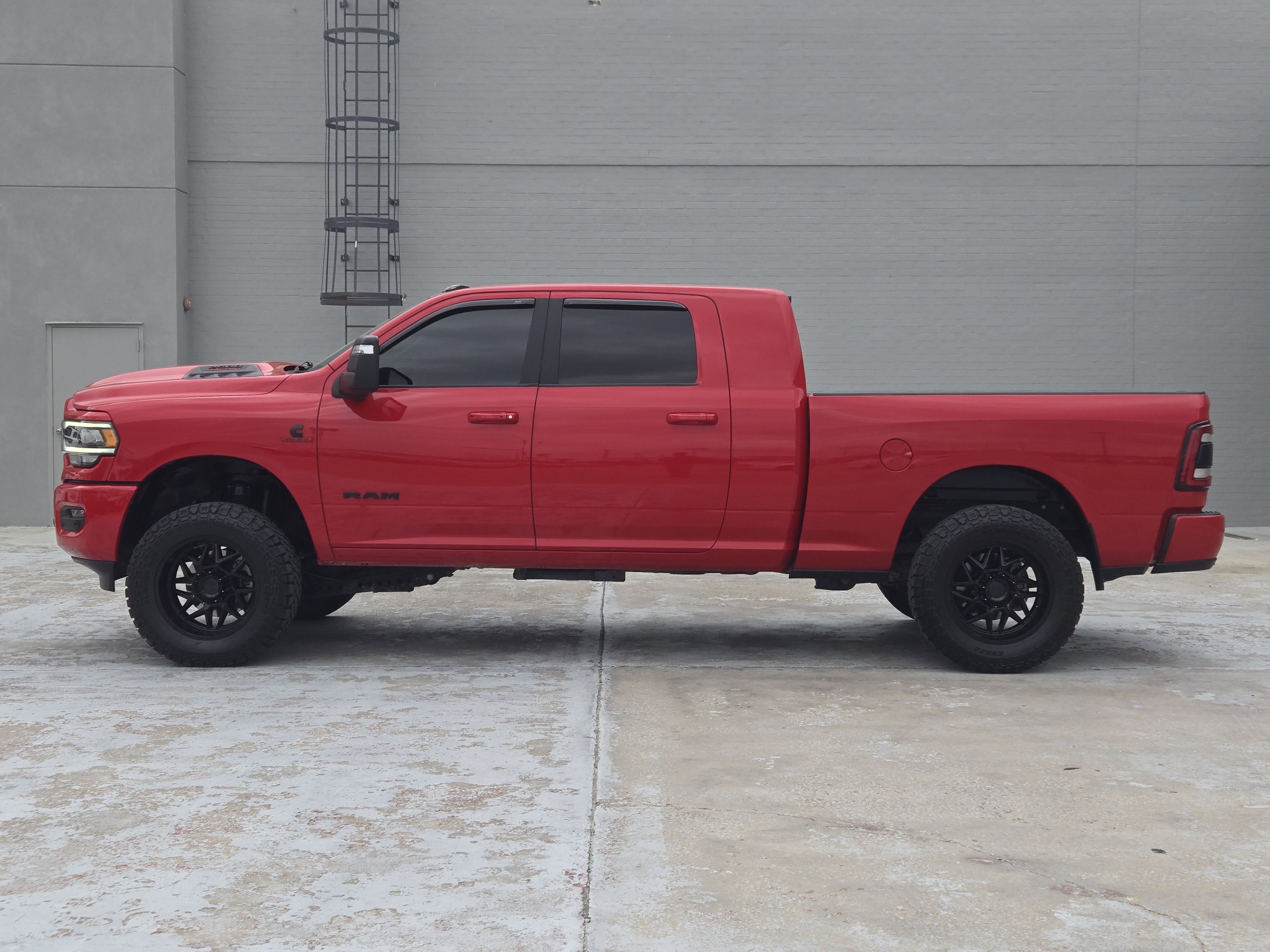 Used 2024 RAM 2500 Laramie w/ Night Edition image 5