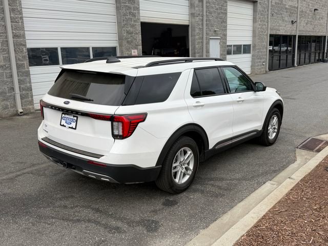 Used 2025 Ford Explorer Active w/ Active Comfort Package image 3
