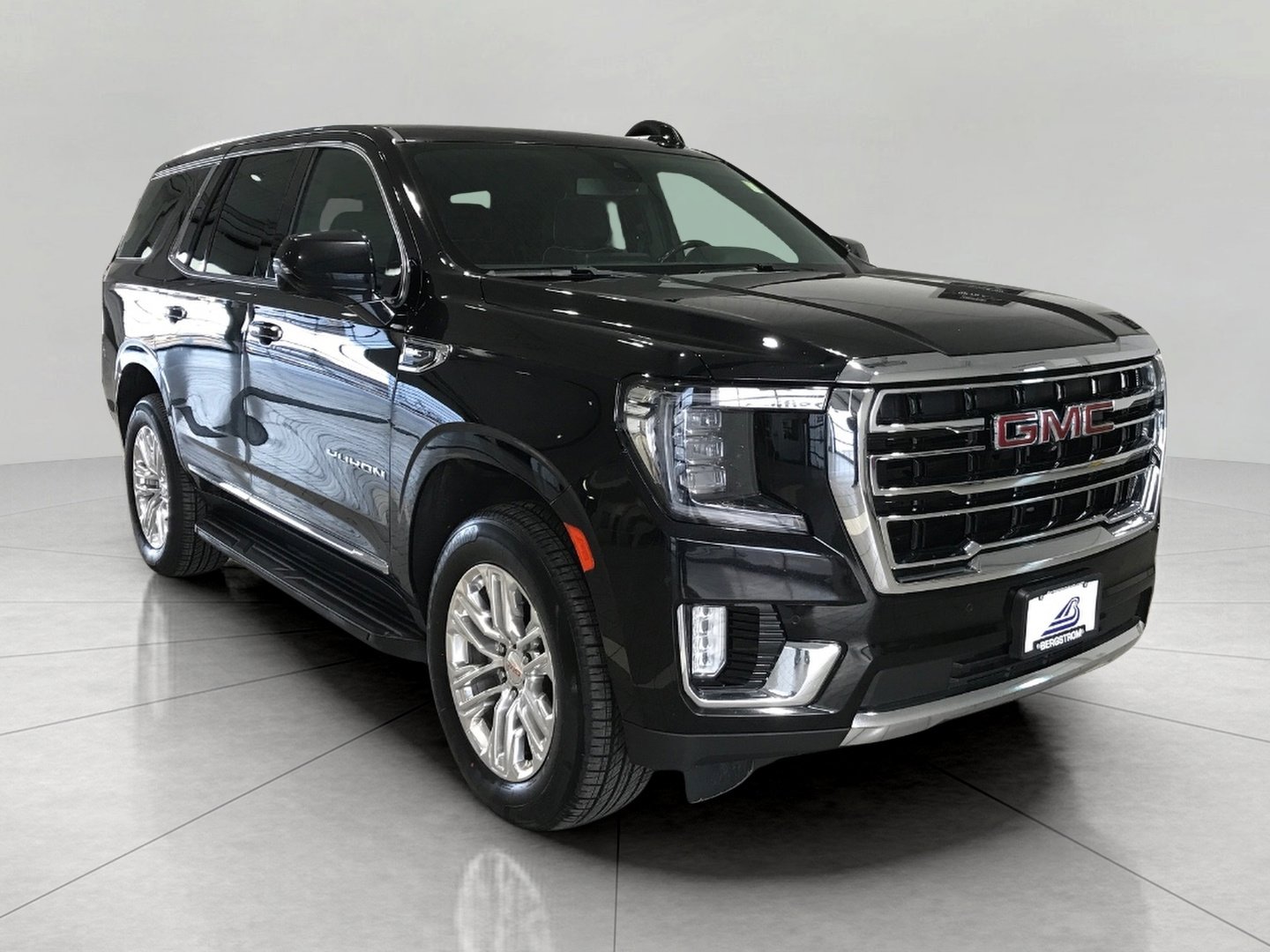 Used 2022 GMC Yukon SLT w/ SLT Luxury Package image 1