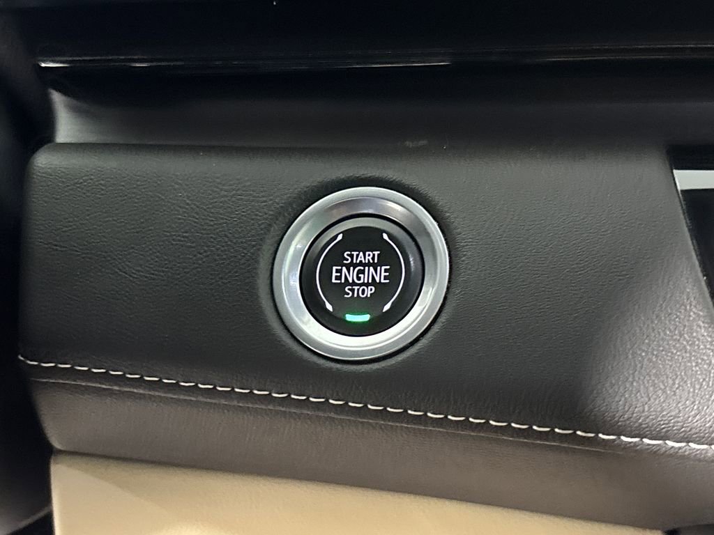 Used 2023 Cadillac Escalade ESV Premium Luxury image 25