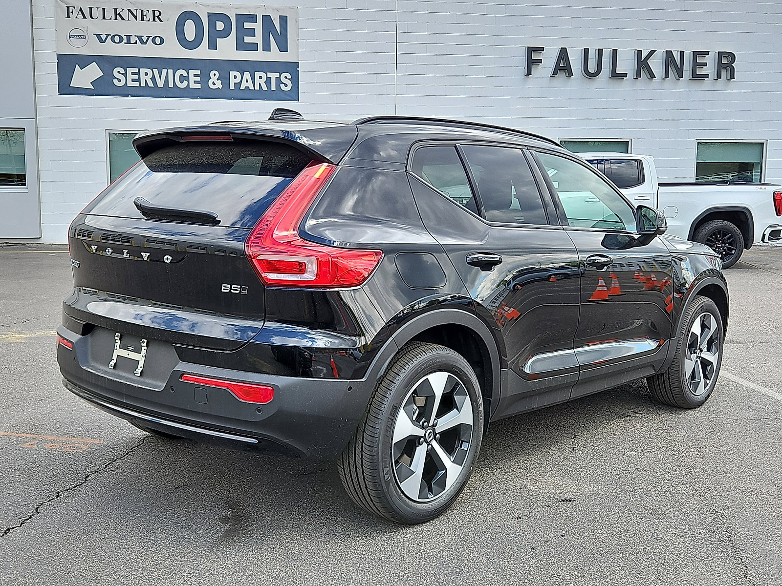 New 2026 Volvo XC40 B5 Plus w/ Climate Package AWD/4WD image 6