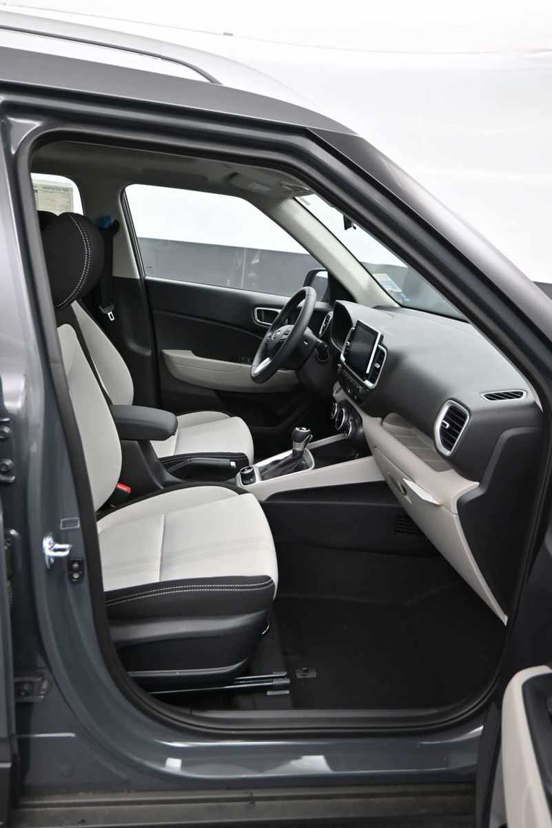 New 2026 Hyundai Venue SEL FWD image 11