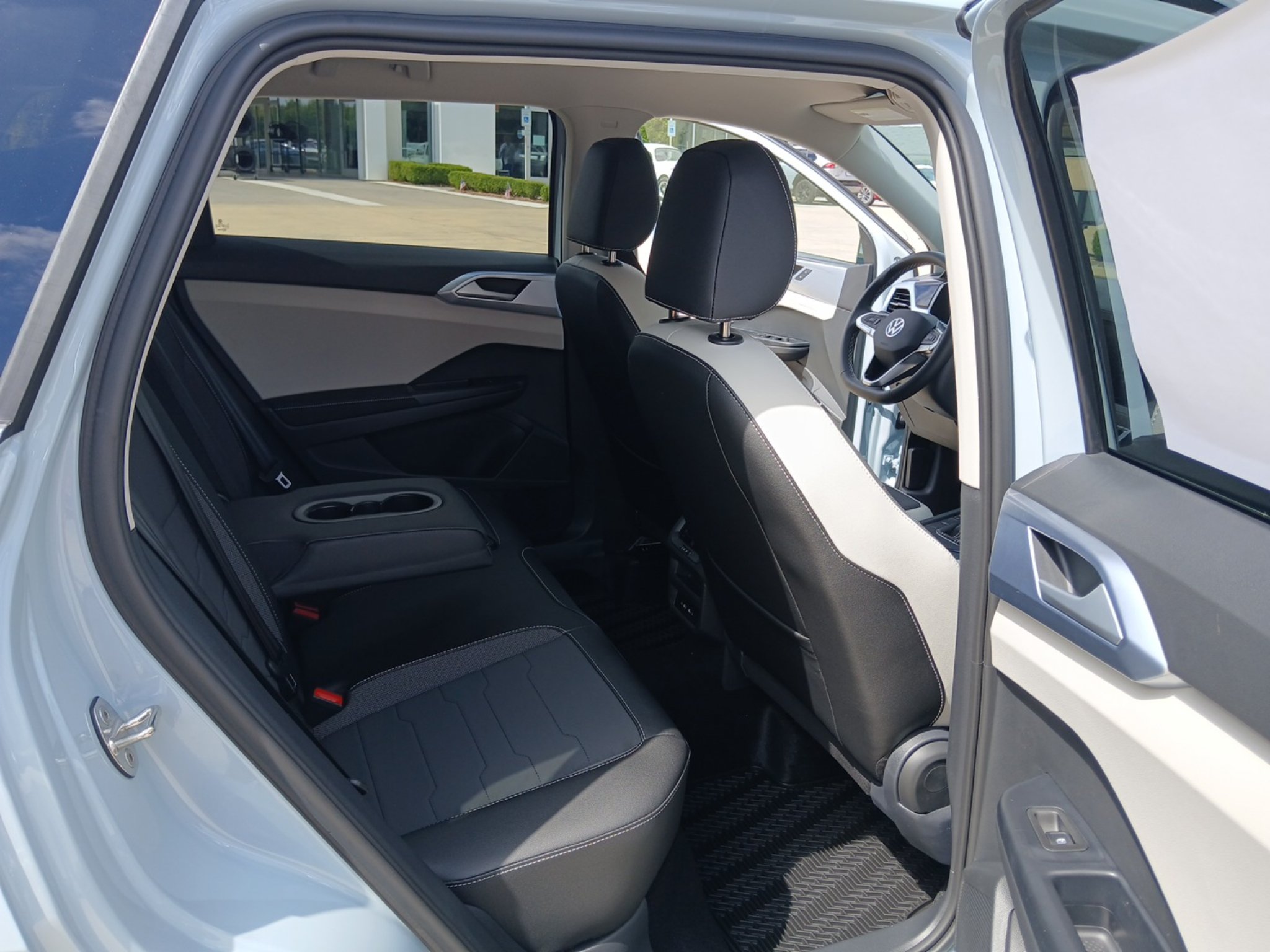 New 2027 Volkswagen Taos SE FWD image 22