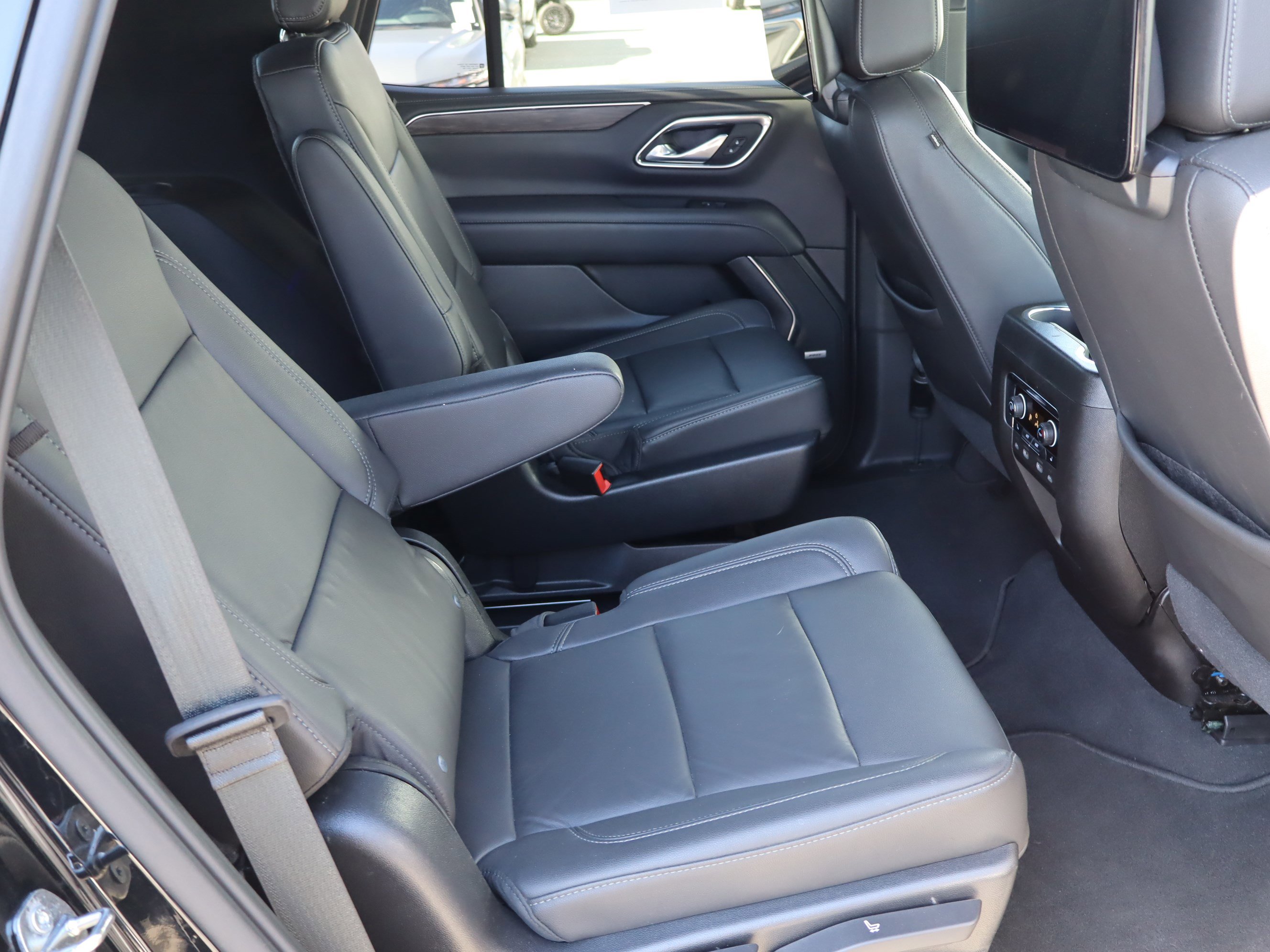 Used 2021 Chevrolet Tahoe Z71 w/ Z71 Off-Road Package image 38