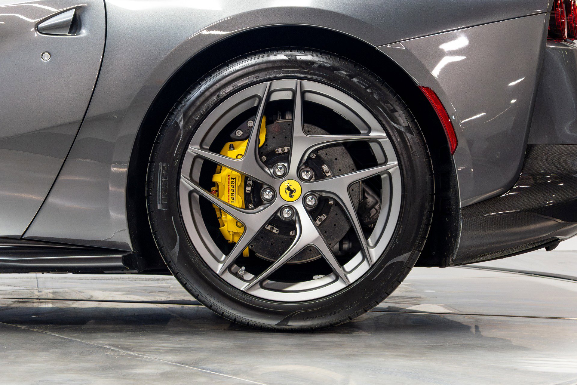 Used 2020 Ferrari 812 Superfast RWD image 35