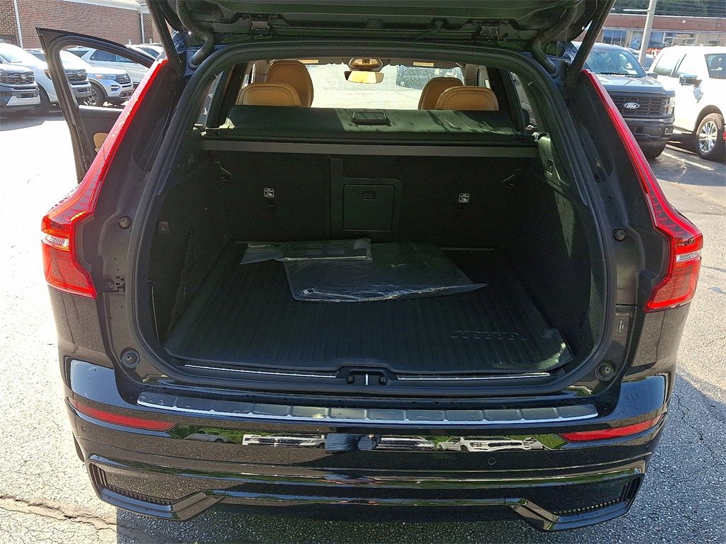 Used 2024 Volvo XC60 B5 Ultimate w/ Protection Package Premier image 29