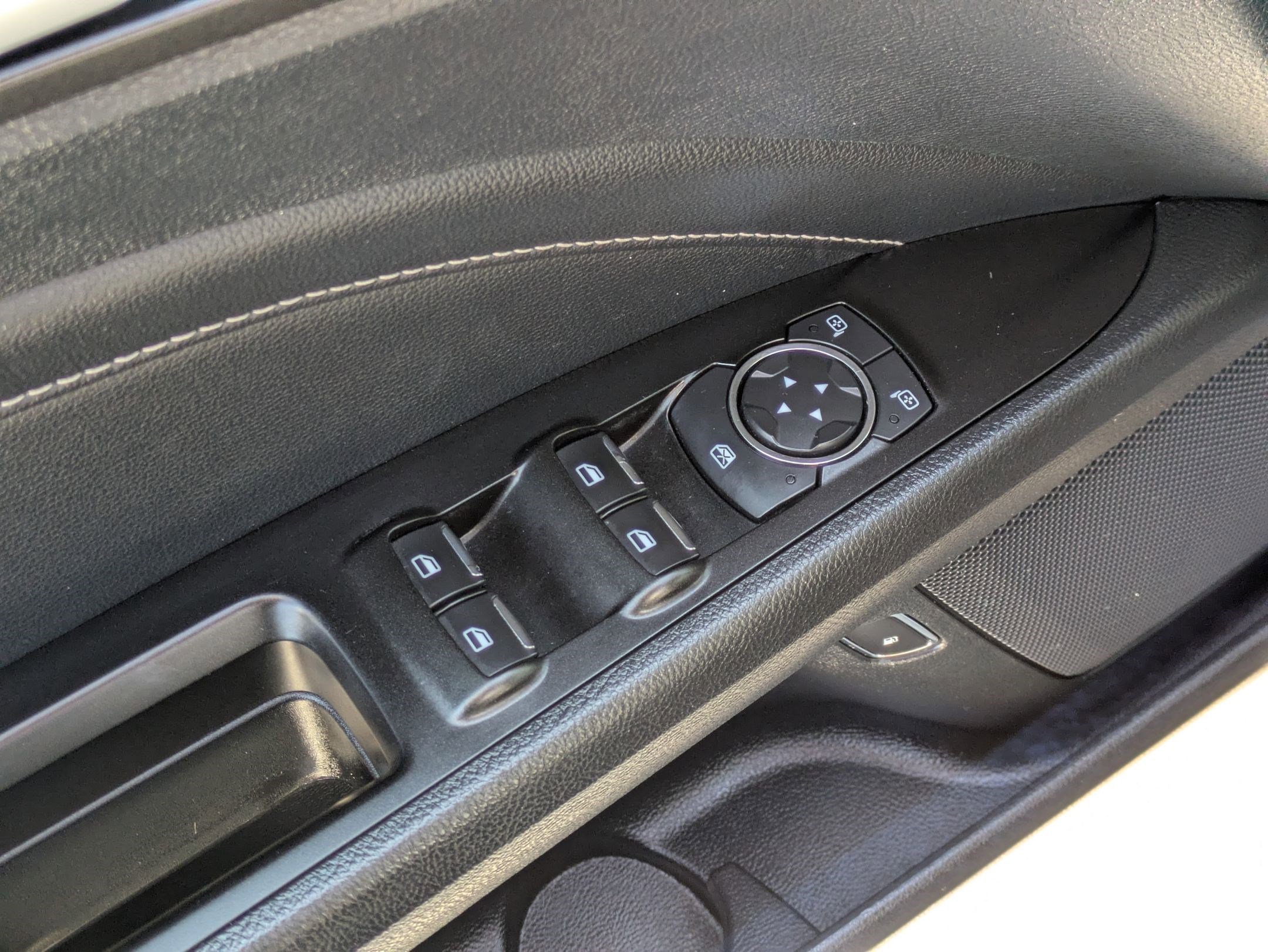 Used 2019 Ford Fusion Energi Titanium FWD image 11