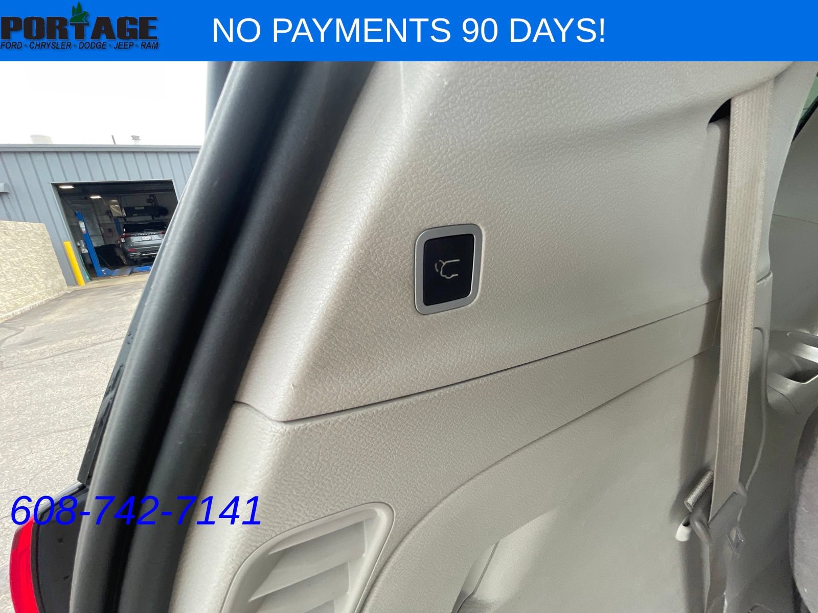 Used 2017 Chrysler Pacifica Touring-L FWD image 19