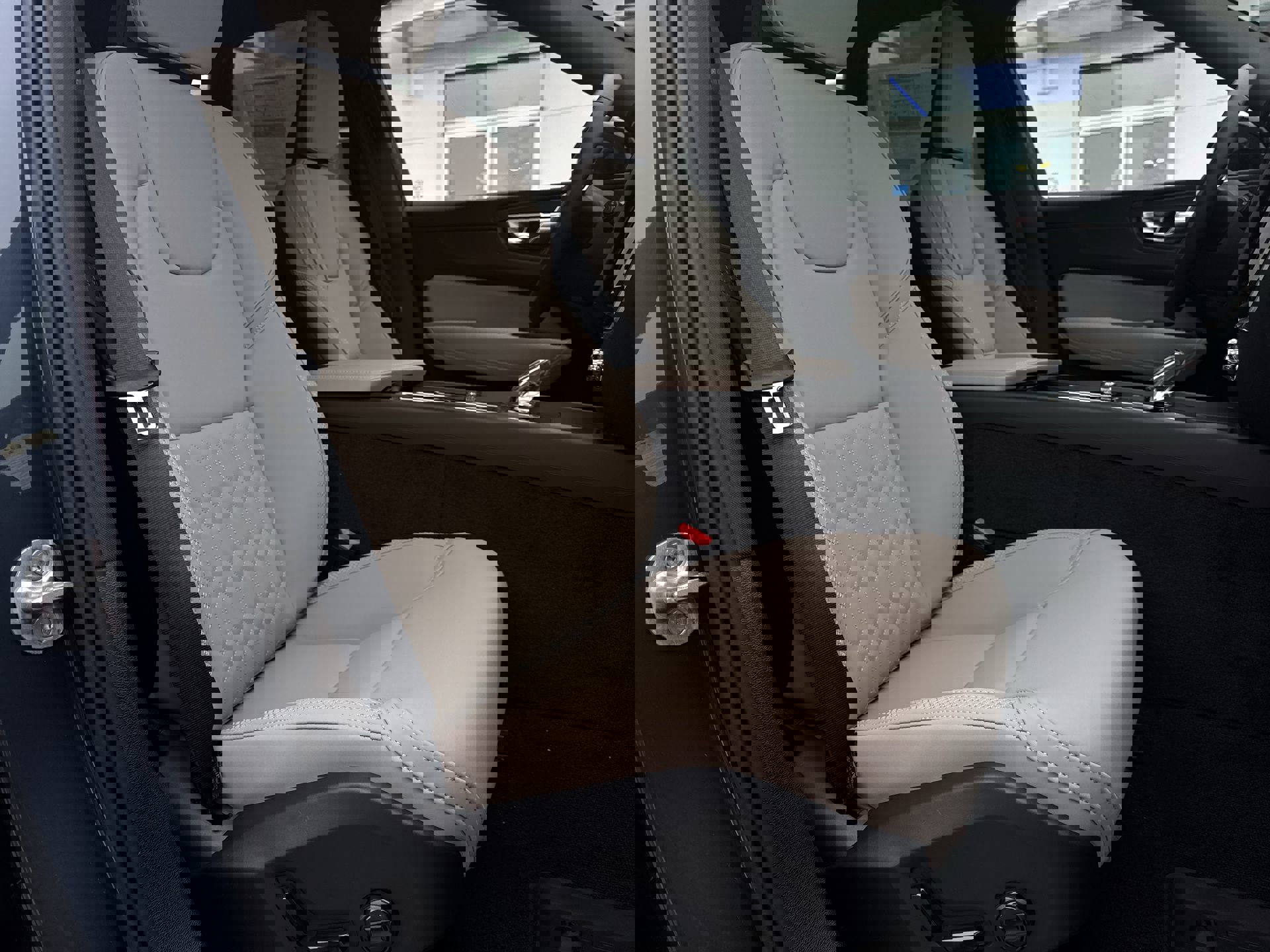 New 2026 Volvo XC60 T8 Plus w/ Protection Package Premier image 29