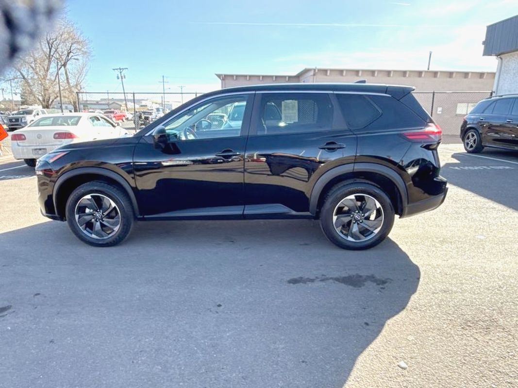 Used 2025 Nissan Rogue SV image 4