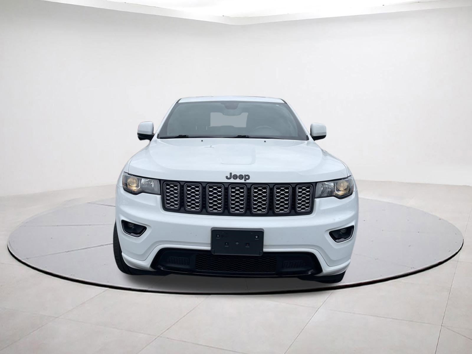 Used 2020 Jeep Grand Cherokee Altitude image 2