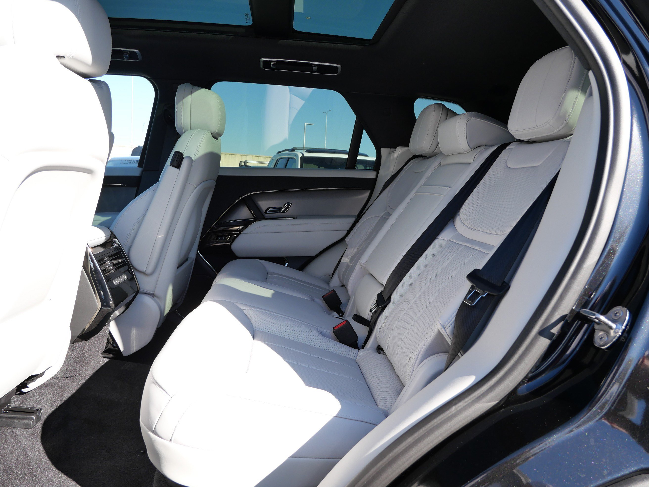 New 2027 Land Rover Range Rover Sport SE AWD/4WD image 6